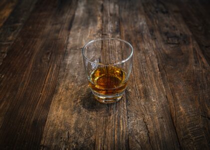 El Whisky: La increíble historia del “agua de la vida”.