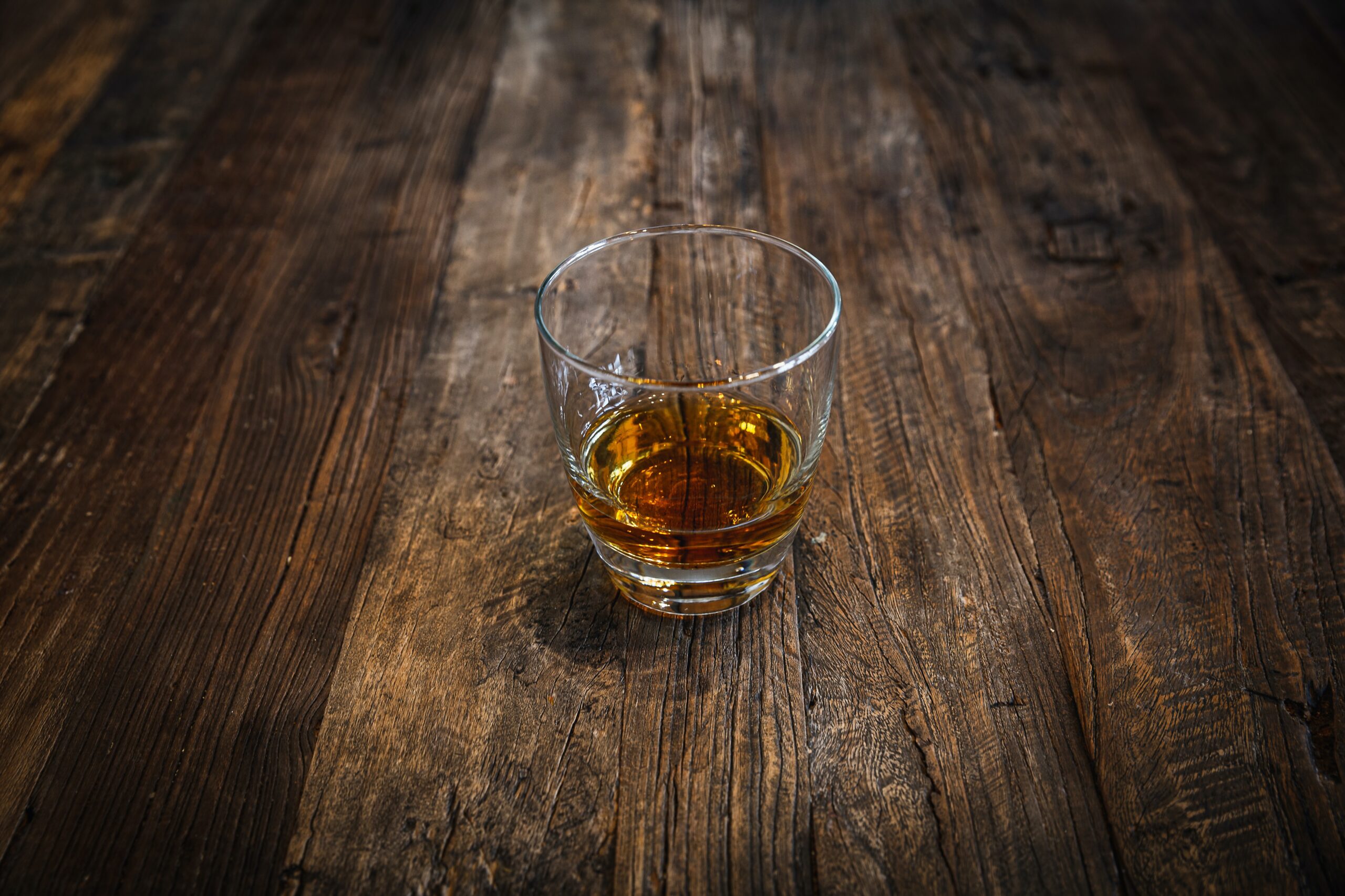 El Whisky: La increíble historia del “agua de la vida”.