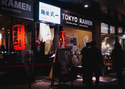 Ramen: La increíble historia de un platillo moderno que calienta el corazón.