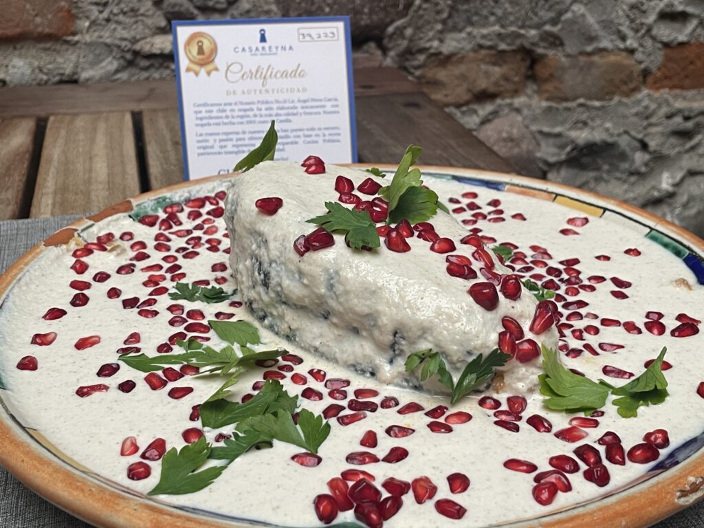 Este es el Chile en Nogada 39,224 de Casa Reyna. Una delicia.